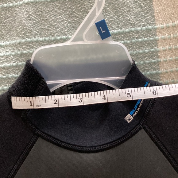 Kids O’Neill Wetsuit - Current Retail price $139.99 - Picture 7 of 9